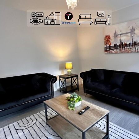 Spacious 4 Bedroom By Tara Stays Short Lets & Serviced Accommodation Aldershot With Free Wifi & Garden Ngoại thất bức ảnh