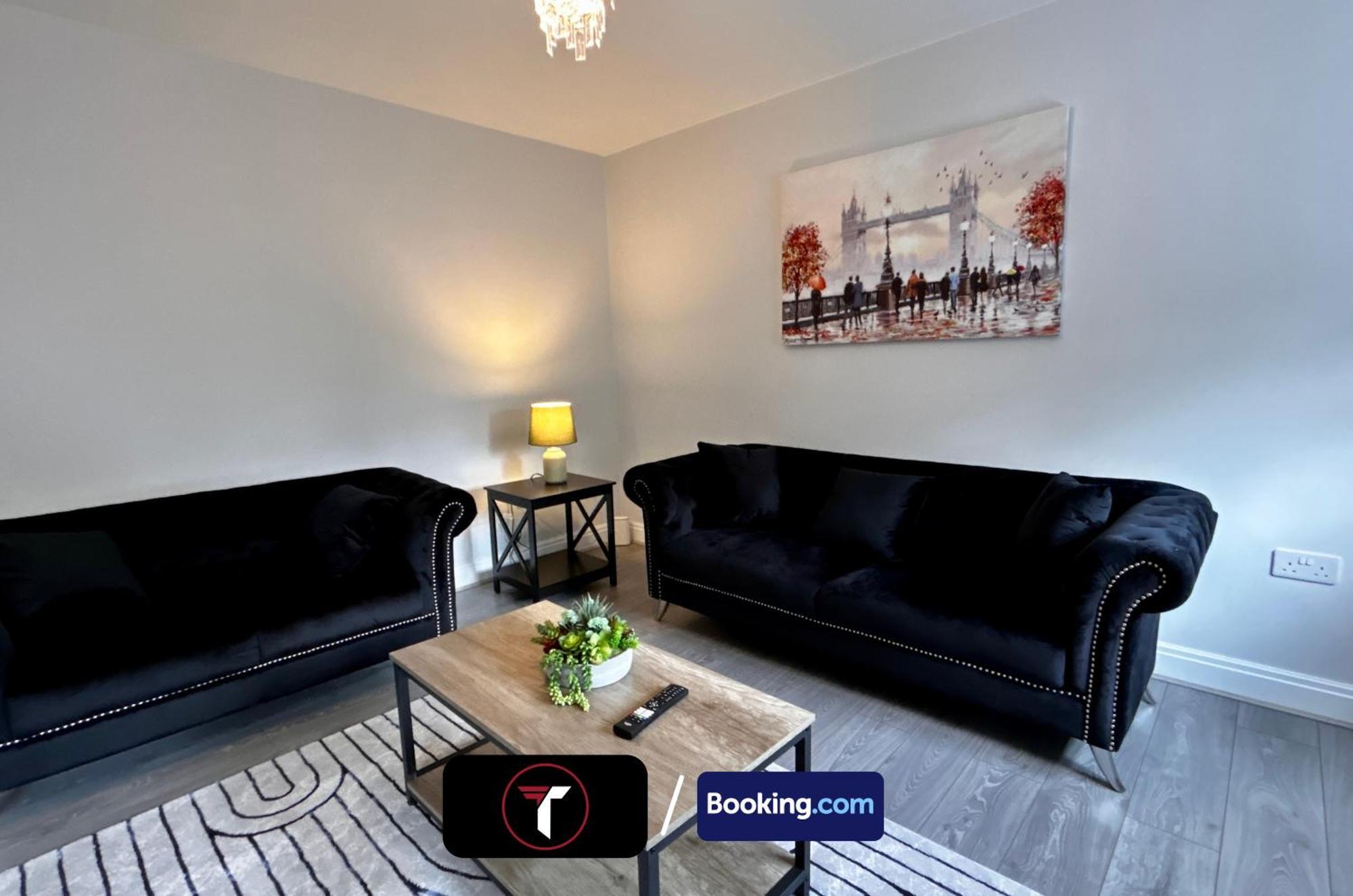 Spacious 4 Bedroom By Tara Stays Short Lets & Serviced Accommodation Aldershot With Free Wifi & Garden Ngoại thất bức ảnh