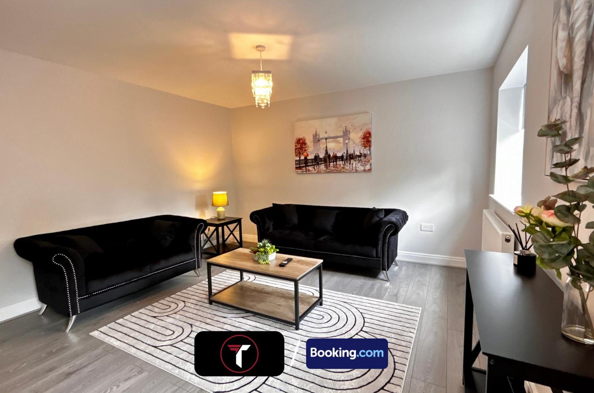 Spacious 4 Bedroom By Tara Stays Short Lets & Serviced Accommodation Aldershot With Free Wifi & Garden Ngoại thất bức ảnh
