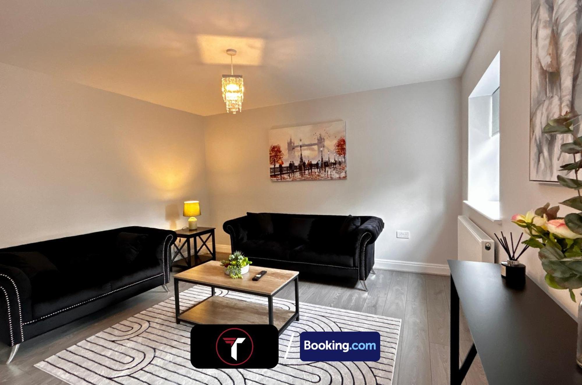 Spacious 4 Bedroom By Tara Stays Short Lets & Serviced Accommodation Aldershot With Free Wifi & Garden Ngoại thất bức ảnh