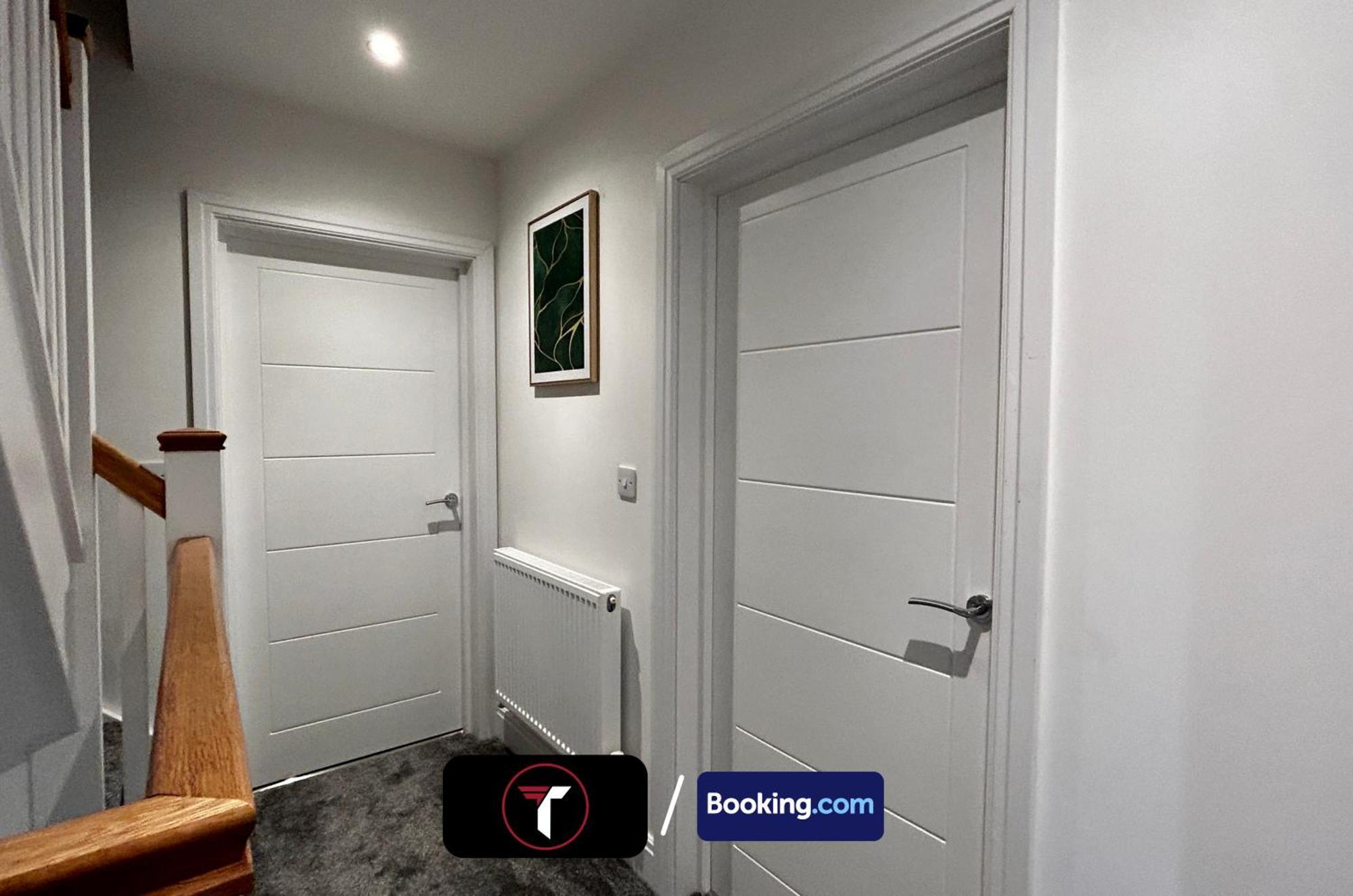 Spacious 4 Bedroom By Tara Stays Short Lets & Serviced Accommodation Aldershot With Free Wifi & Garden Ngoại thất bức ảnh