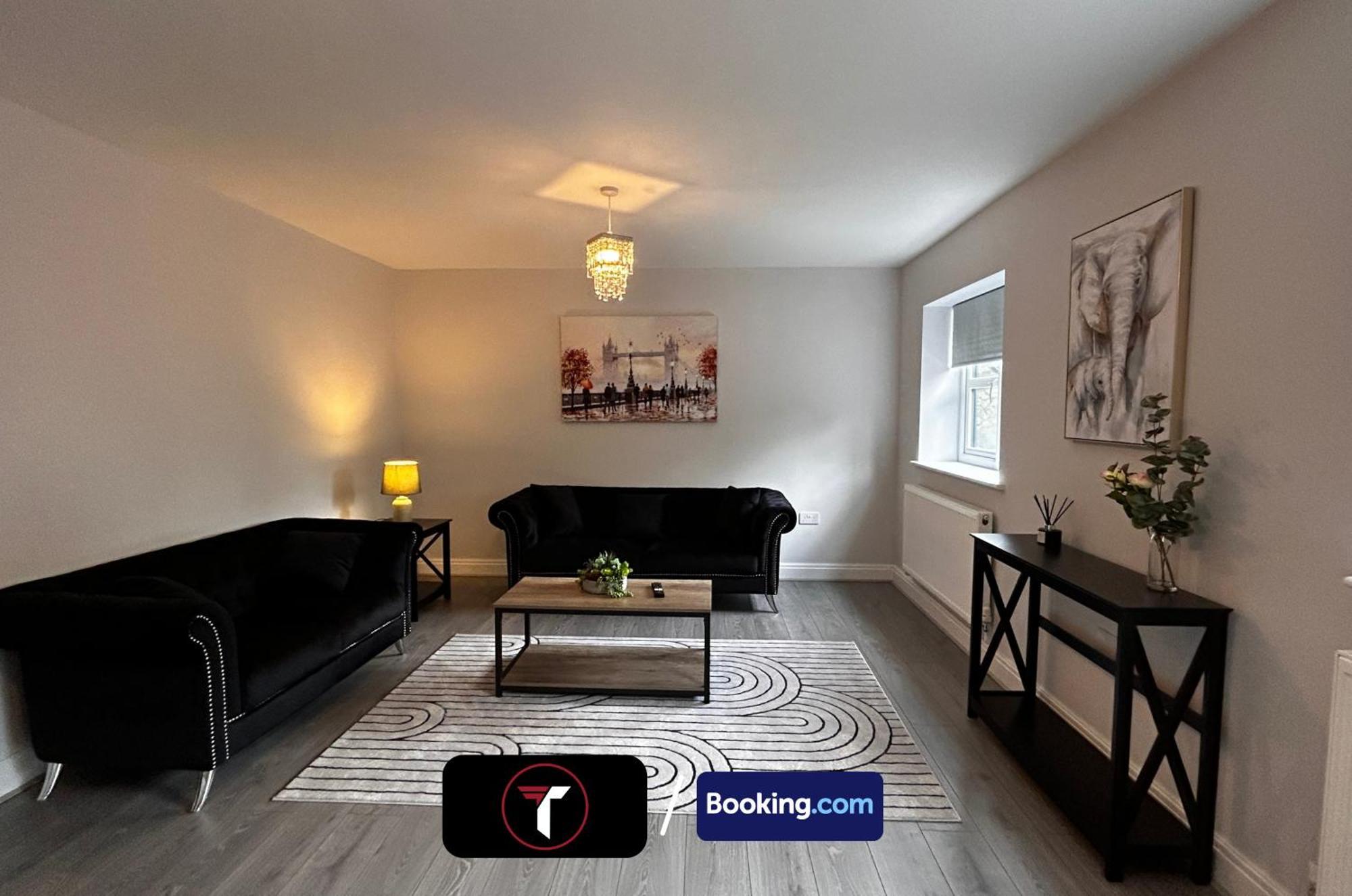 Spacious 4 Bedroom By Tara Stays Short Lets & Serviced Accommodation Aldershot With Free Wifi & Garden Ngoại thất bức ảnh