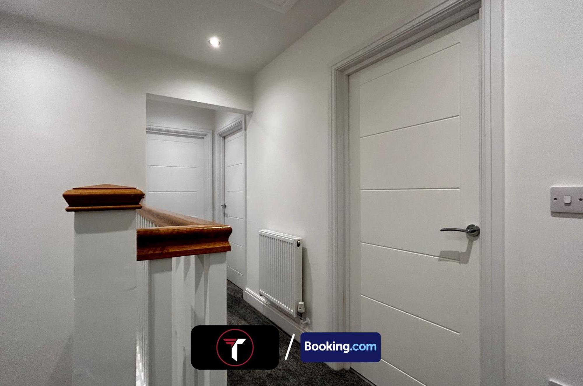 Spacious 4 Bedroom By Tara Stays Short Lets & Serviced Accommodation Aldershot With Free Wifi & Garden Ngoại thất bức ảnh